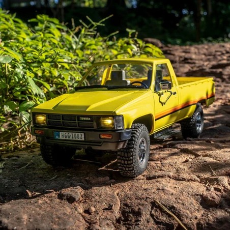 Value Edition FMS (RTR) 1:18 1983 Toyota Hi-Lux 4x4 Rock Crawler w/Tx, LiPo & Charger (Yellow)